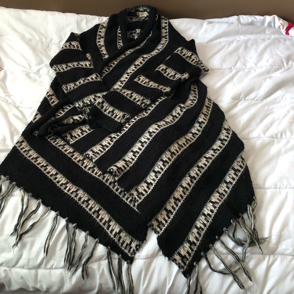 Billabong open front sweater. Black,gray,white. Size large - Picture 3 of 10